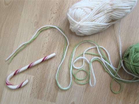 Choose colours of yarn for candy cane