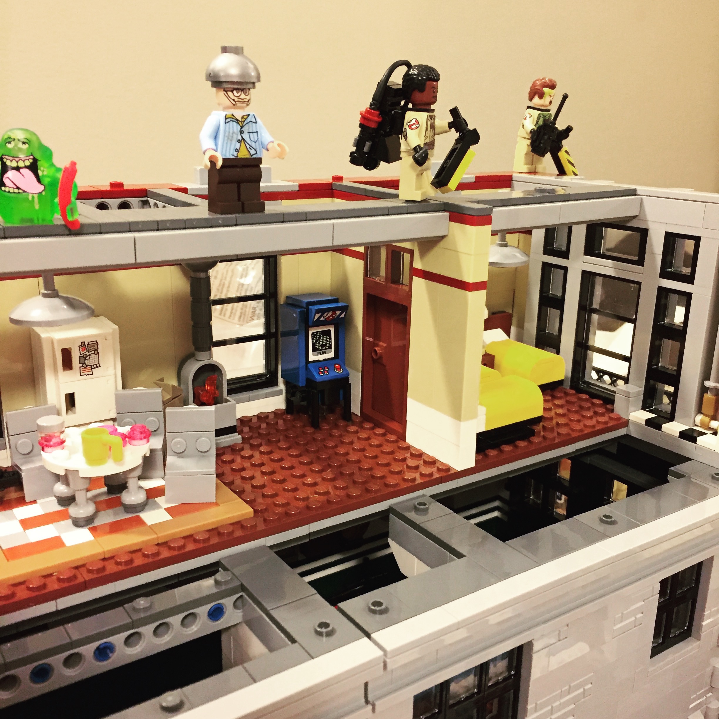 Family Time: Lego Building ~ Ghostbusters Firehall Lego Building
