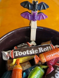 Halloween clothespin decoration