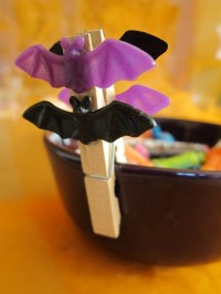 Halloween clothespin decoration