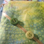 Coin purse with buttons