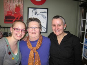 Headshave Sarah, Jan & Tina