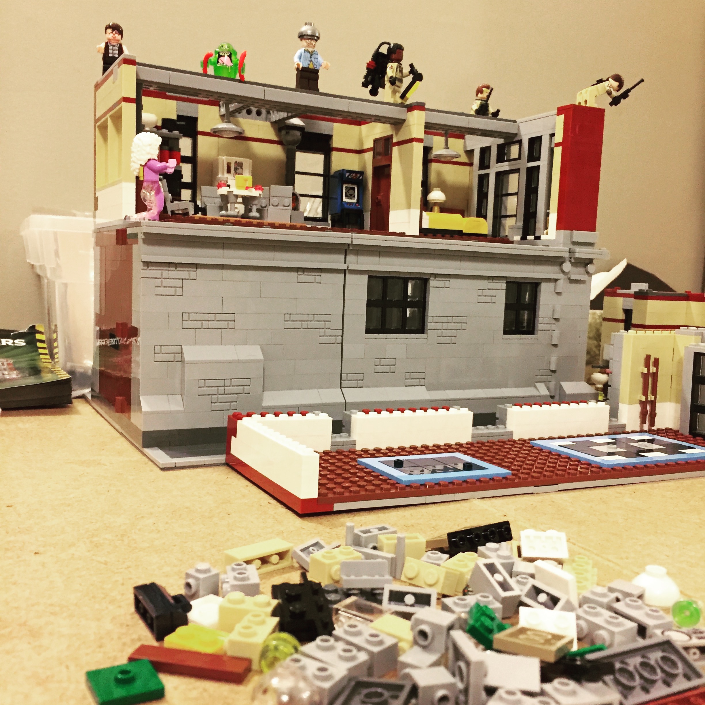 Family Time: Lego Building ~ Ghostbusters Firehall Lego Building