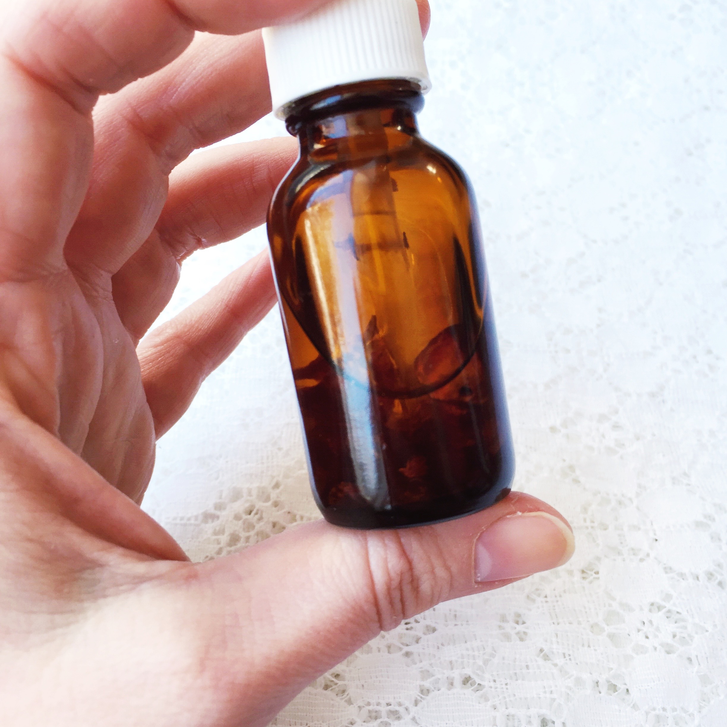 Living with Essential Oils: DIY Face Serum ~ Green Beauty ~ Recipe by Bubblegum Sass